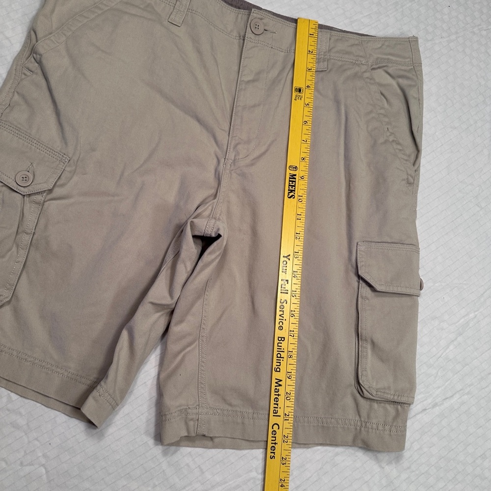 J Ferrar Men's Tan Cargo Shorts Size 36